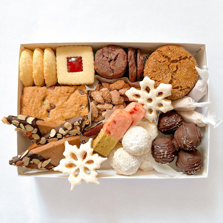 boîte de biscuits des fêtes assortis.